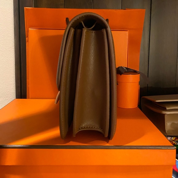 Small Classic Bag in Box Premium Saffiano Leather |Brown Camel |Rose Gold Clasp - Picture 6 of 16